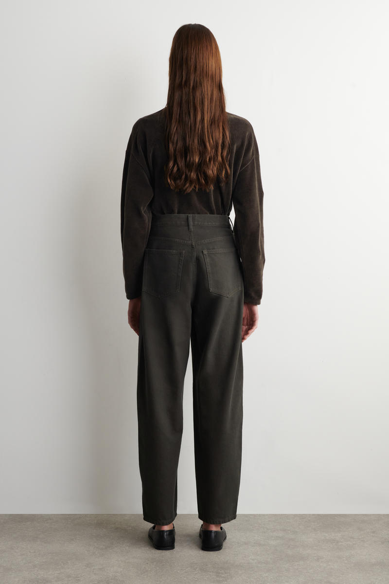 COS BAYバレルレッグジーンズ