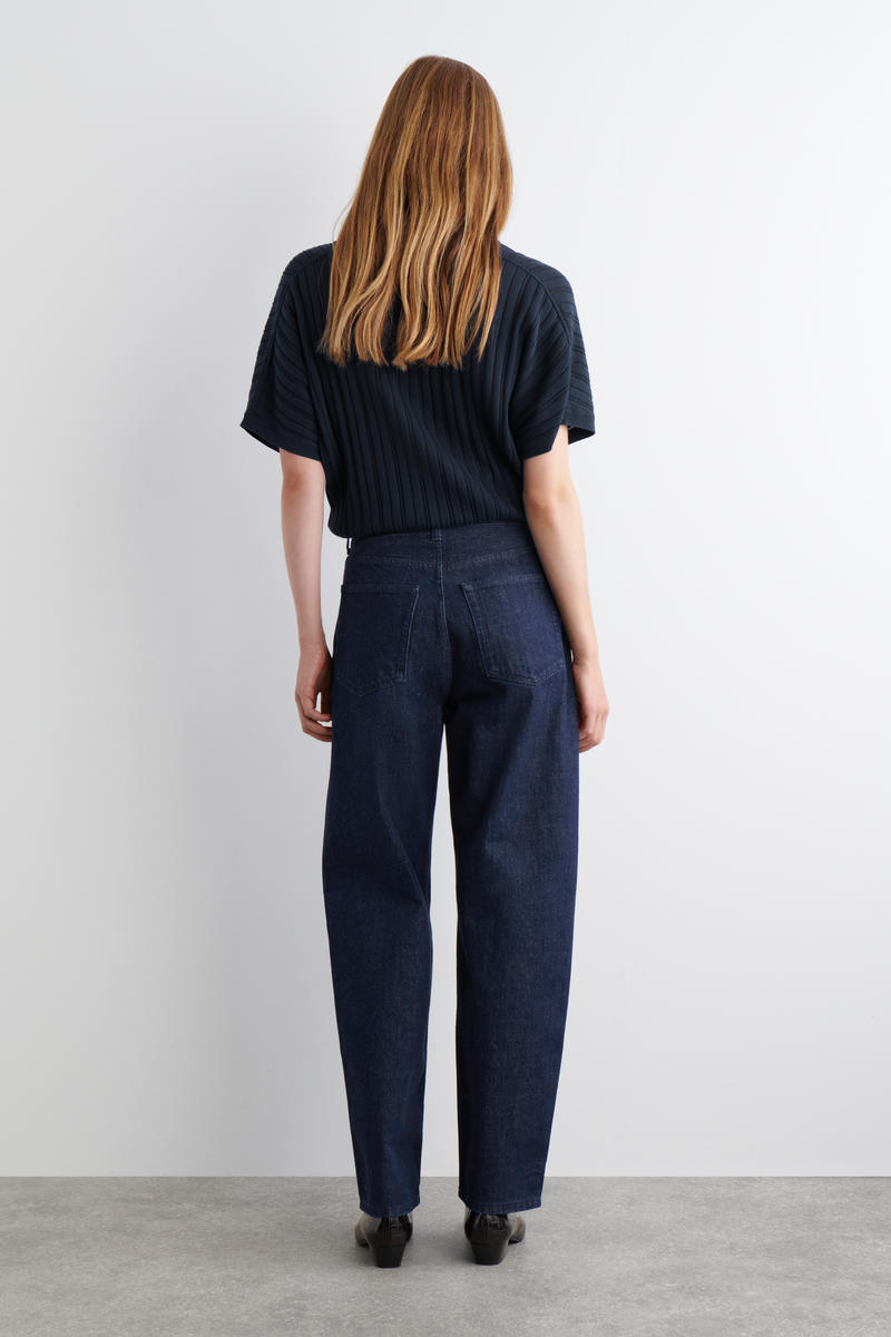 COS BAYバレルレッグジーンズ