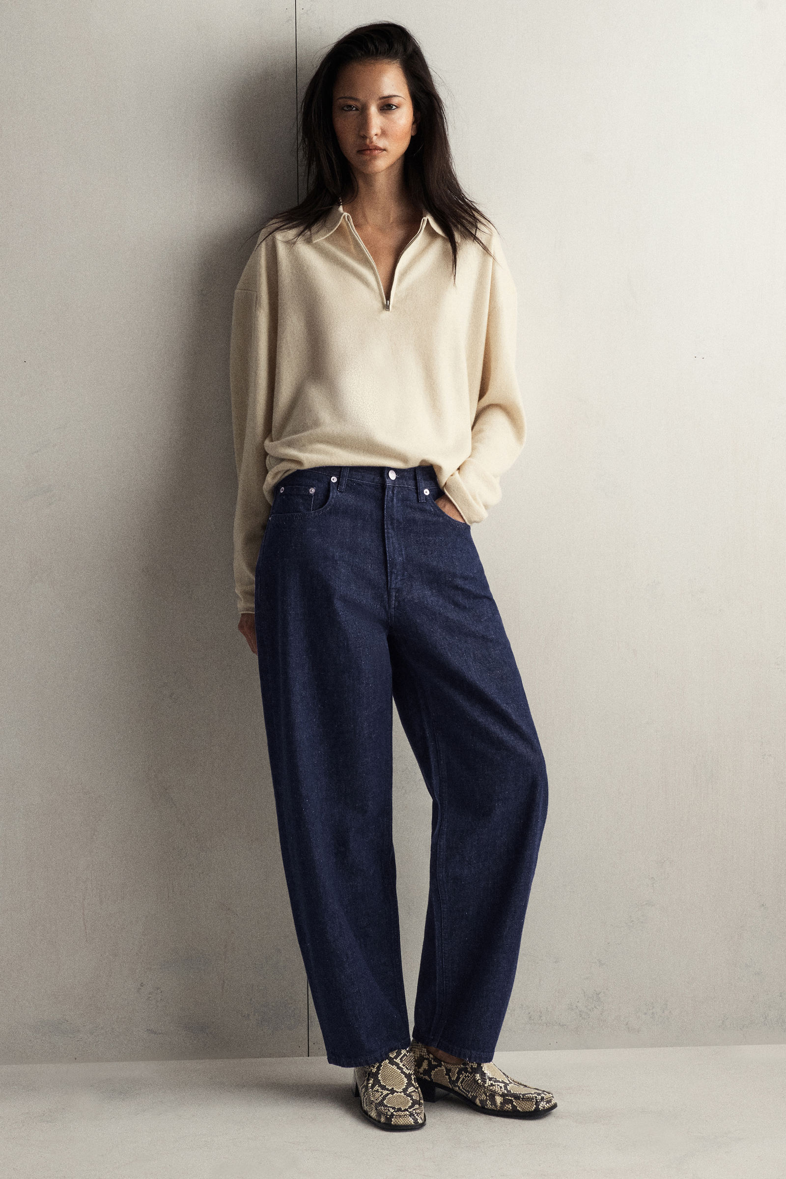 BAY BARREL-LEG JEANS BAYバレルレッグジーンズ ダークブルー｜COS