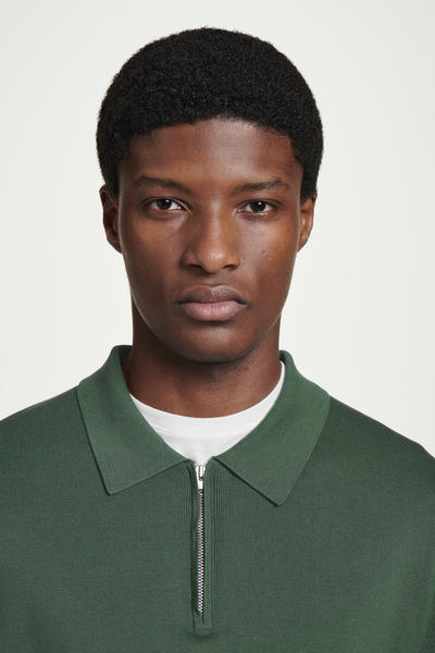 COS ハーフジップニットポロシャツ