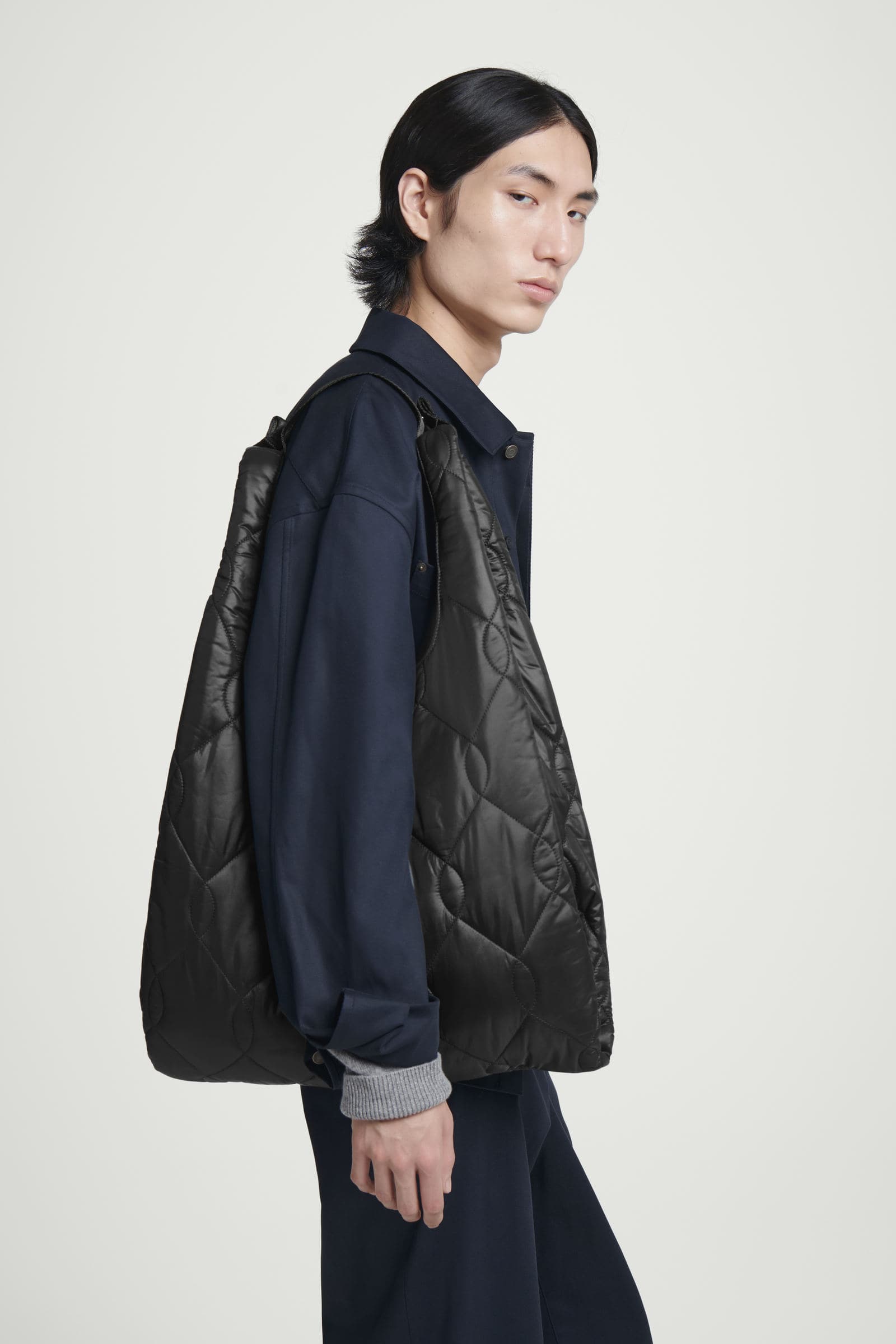 COS コンバーチブルスエードバッグ black CONVERTIBLE TOTE BAG - SUEDE コンバーチブルトートバッグ - スエード