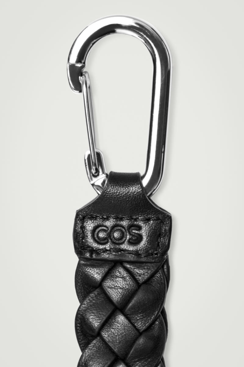 BRAIDED LEATHER KEY FOB ブレードレザーキーリング ブラック｜COS