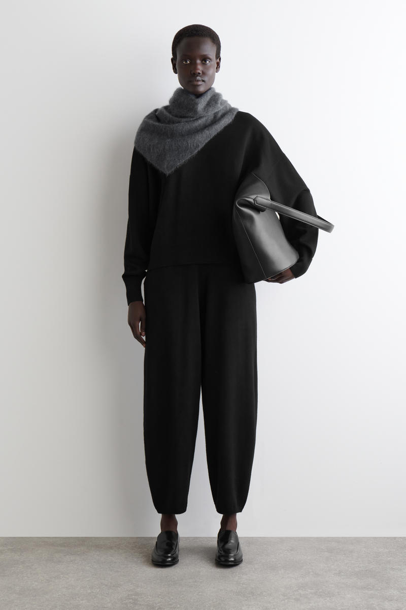MERINO WOOL BARREL-LEG TROUSERS メリノウールバレルレッグパンツ