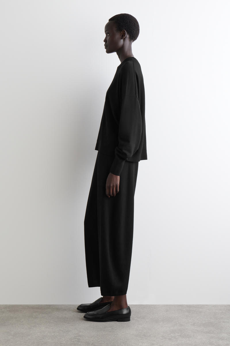 MERINO WOOL BARREL-LEG TROUSERS メリノウールバレルレッグパンツ