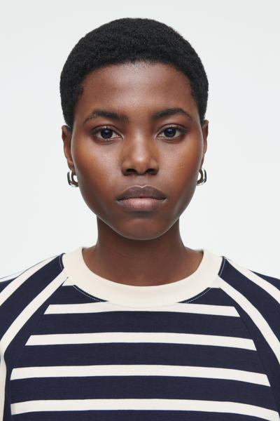 COS ボクシー長袖Tシャツ