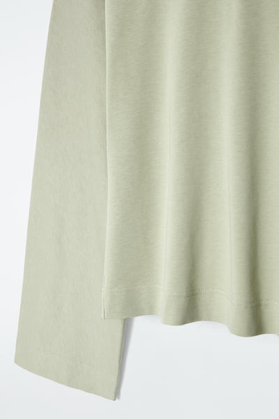 COS ボクシー長袖Tシャツ