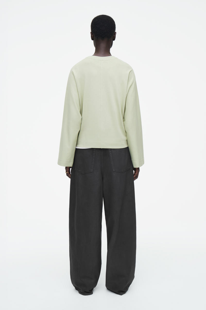 COS ボクシー長袖Tシャツ