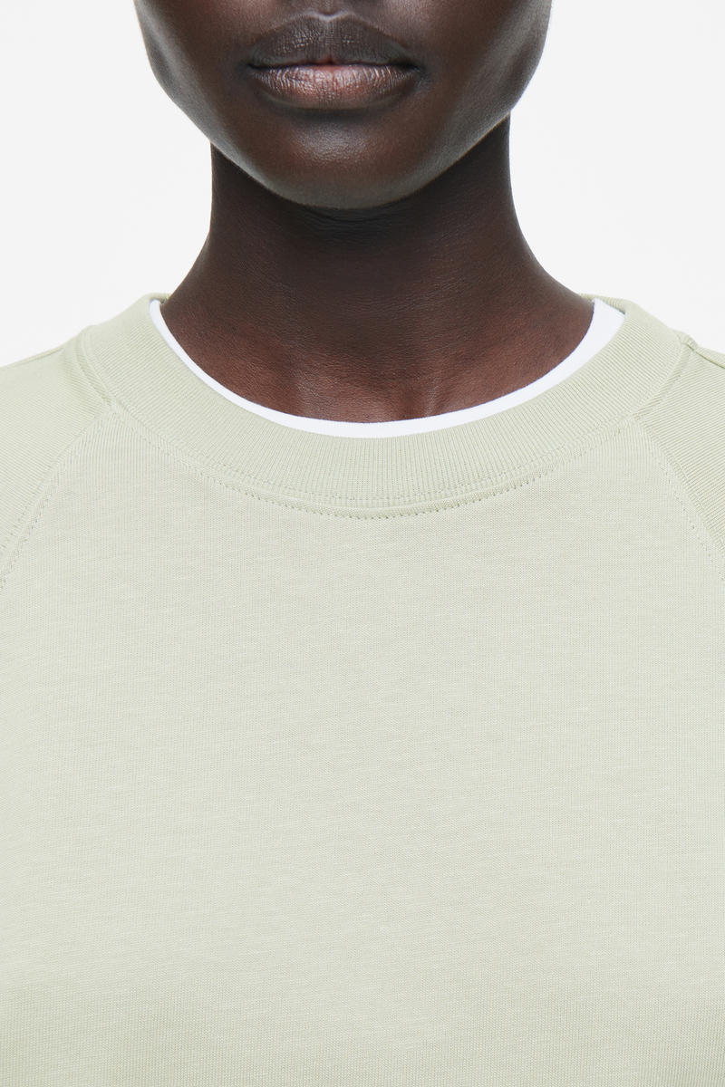 COS ボクシー長袖Tシャツ