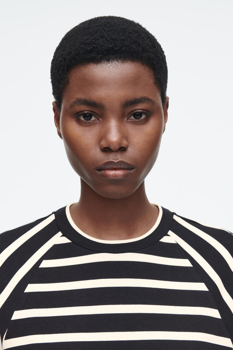 COS ジャージーミディコラムワンピース