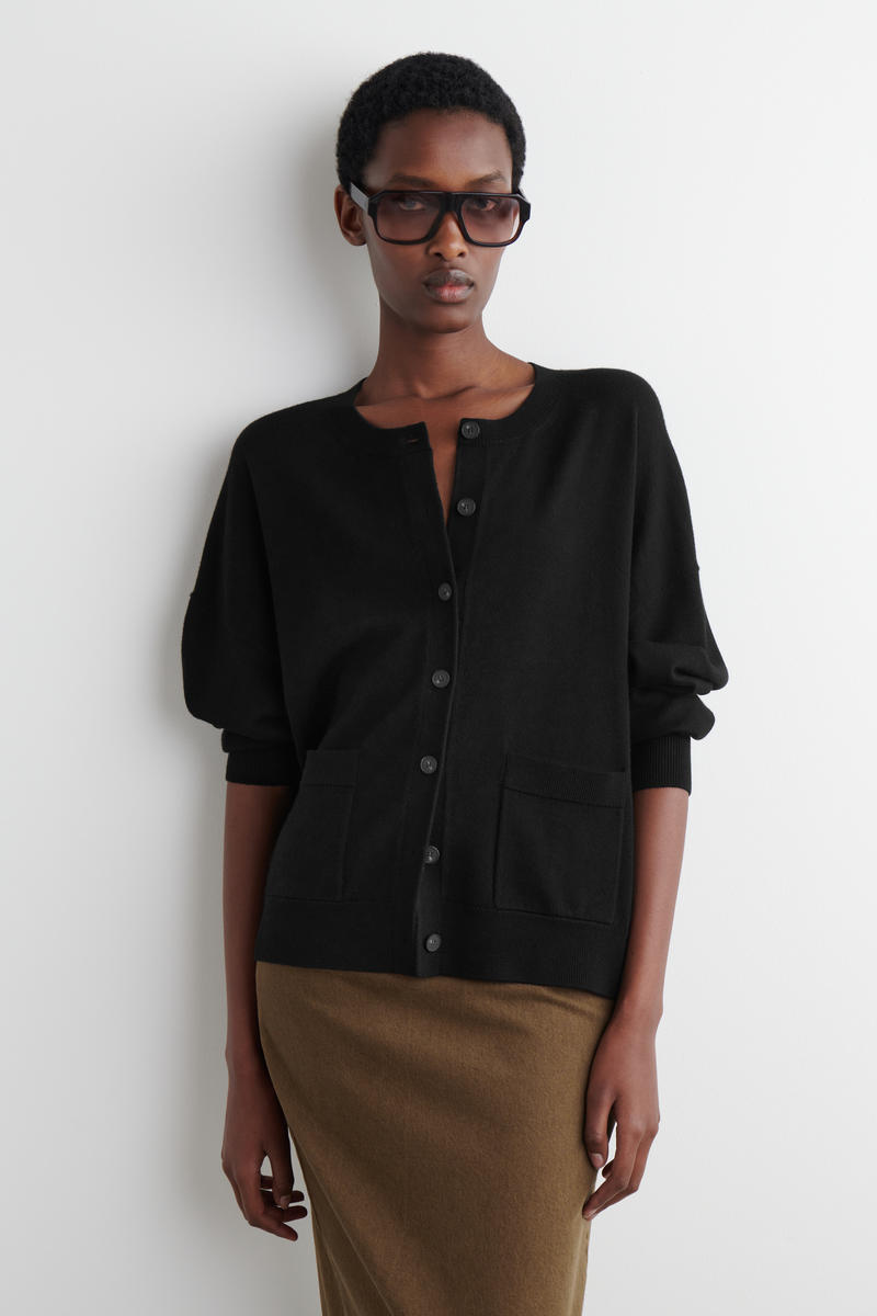 COS ボイルドメリノウールカーディガン 2025AW MERINO WOOL CREW-NECK