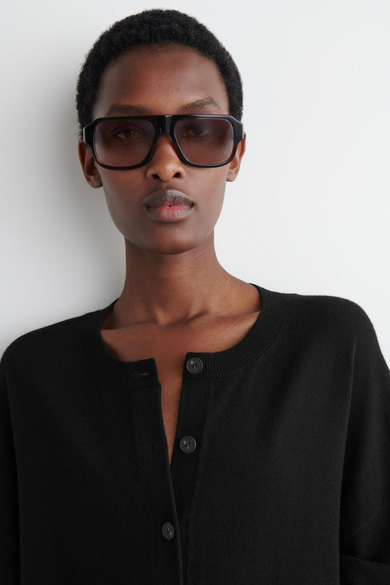 MERINO WOOL CREW-NECK CARDIGAN メリノウールクルーネック