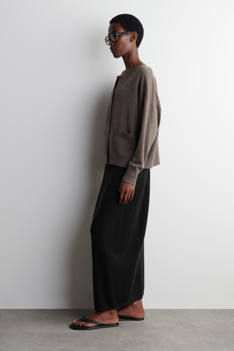 COS メリノウールクルーネックカーディガン