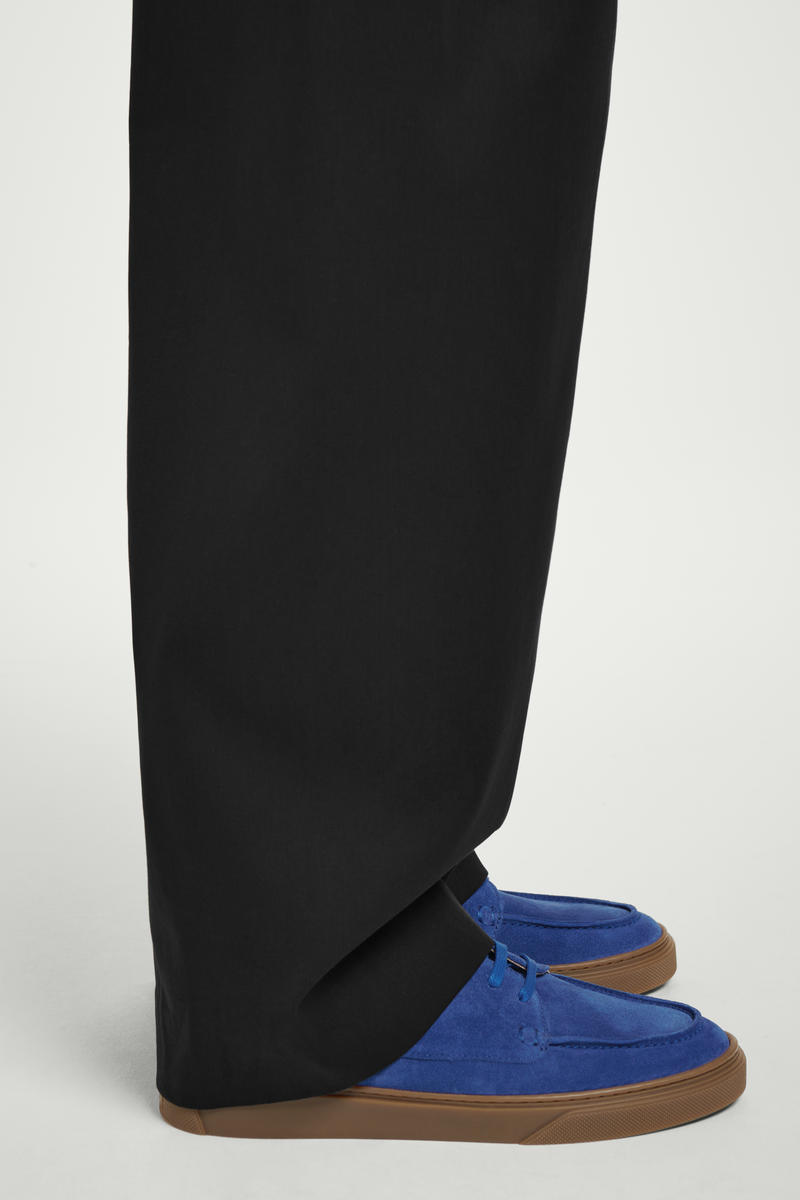 COS スエードトレーナーボートシューズ