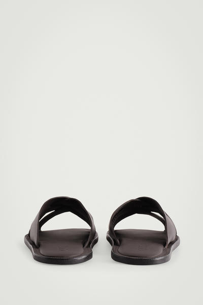 COS ウーブンレザーサンダル