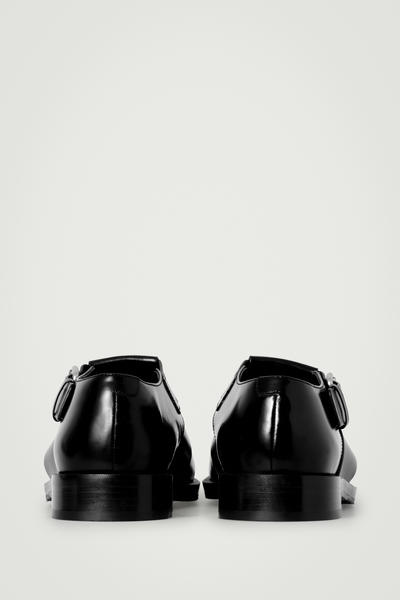 COS レザーフィッシャーマンサンダル