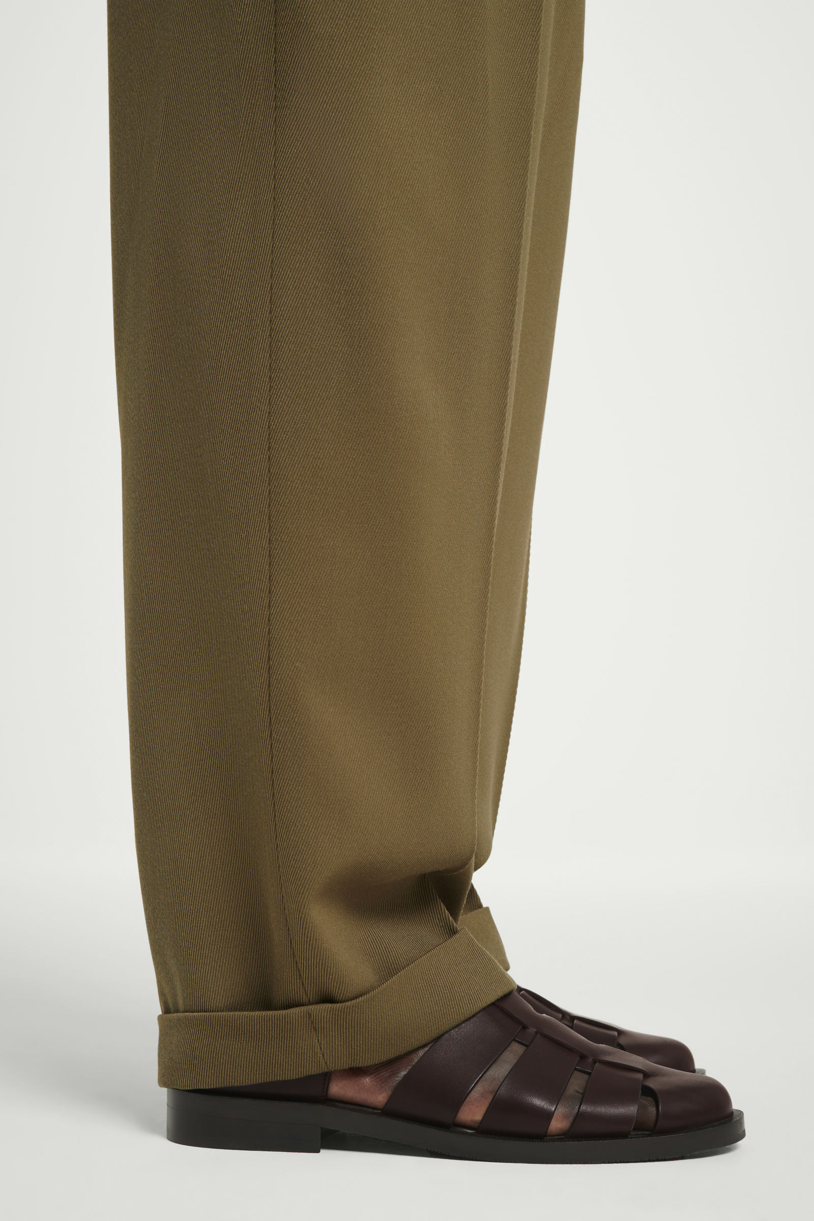 COS レザーフィッシャーマンサンダル 210.jpg