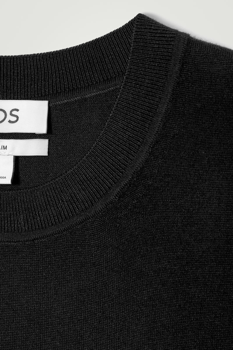 COS メリノウールクルーネックセーター