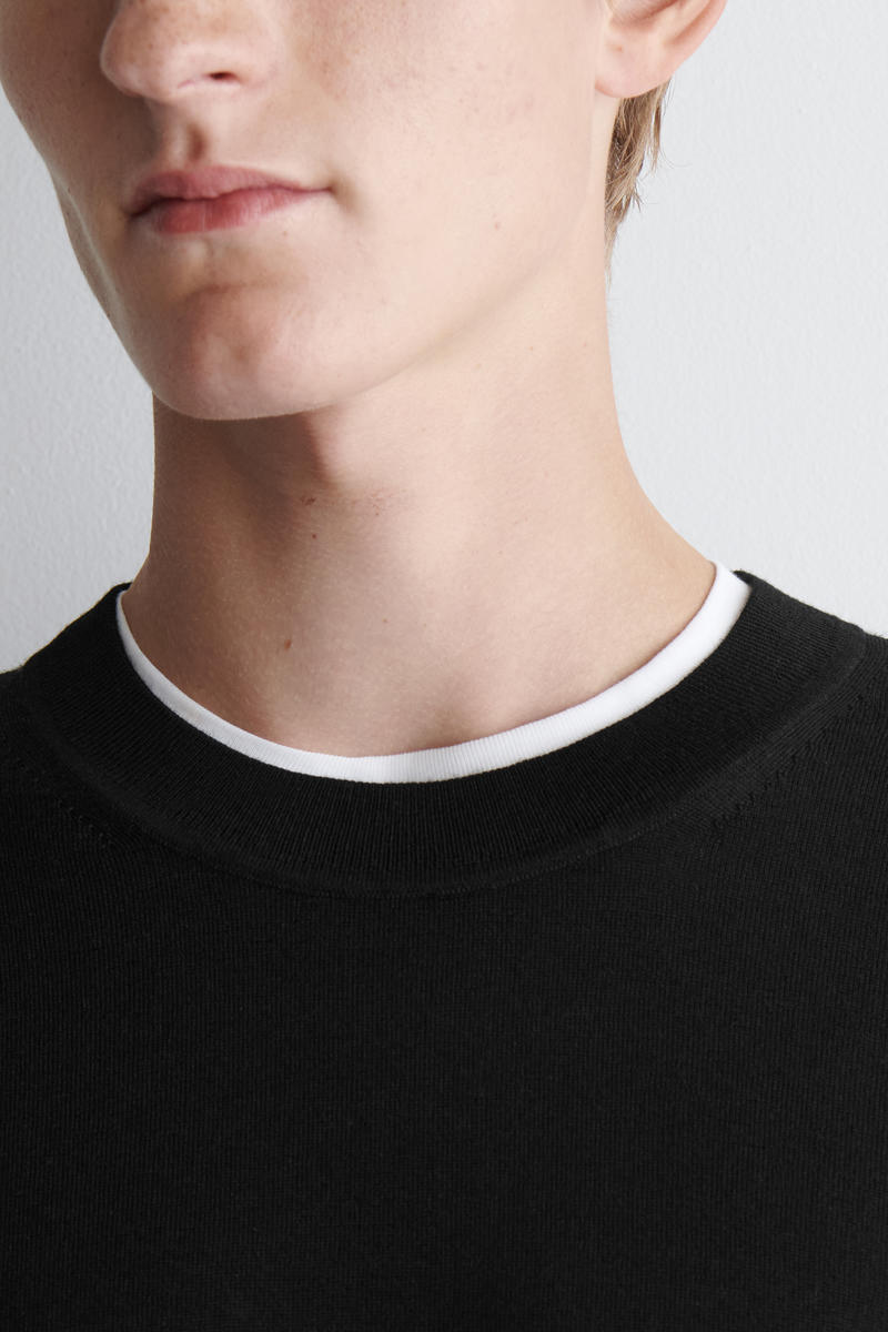 COS メリノウールクルーネックセーター