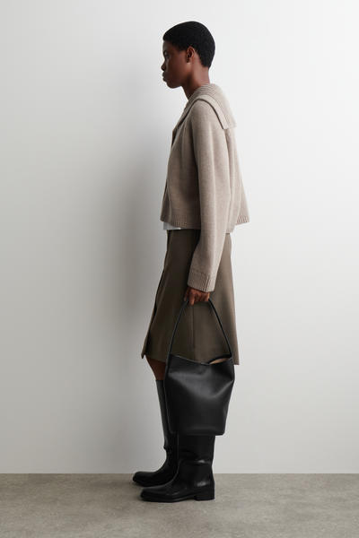 COS セーラーカラーウールカーディガン