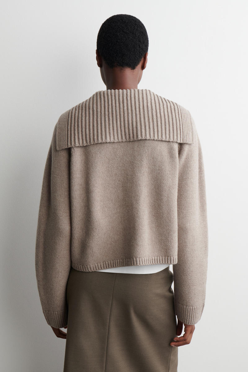 COS セーラーカラーウールカーディガン