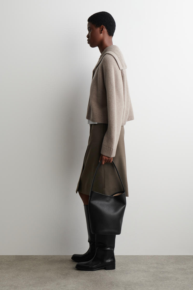 COS セーラーカラーウールカーディガン