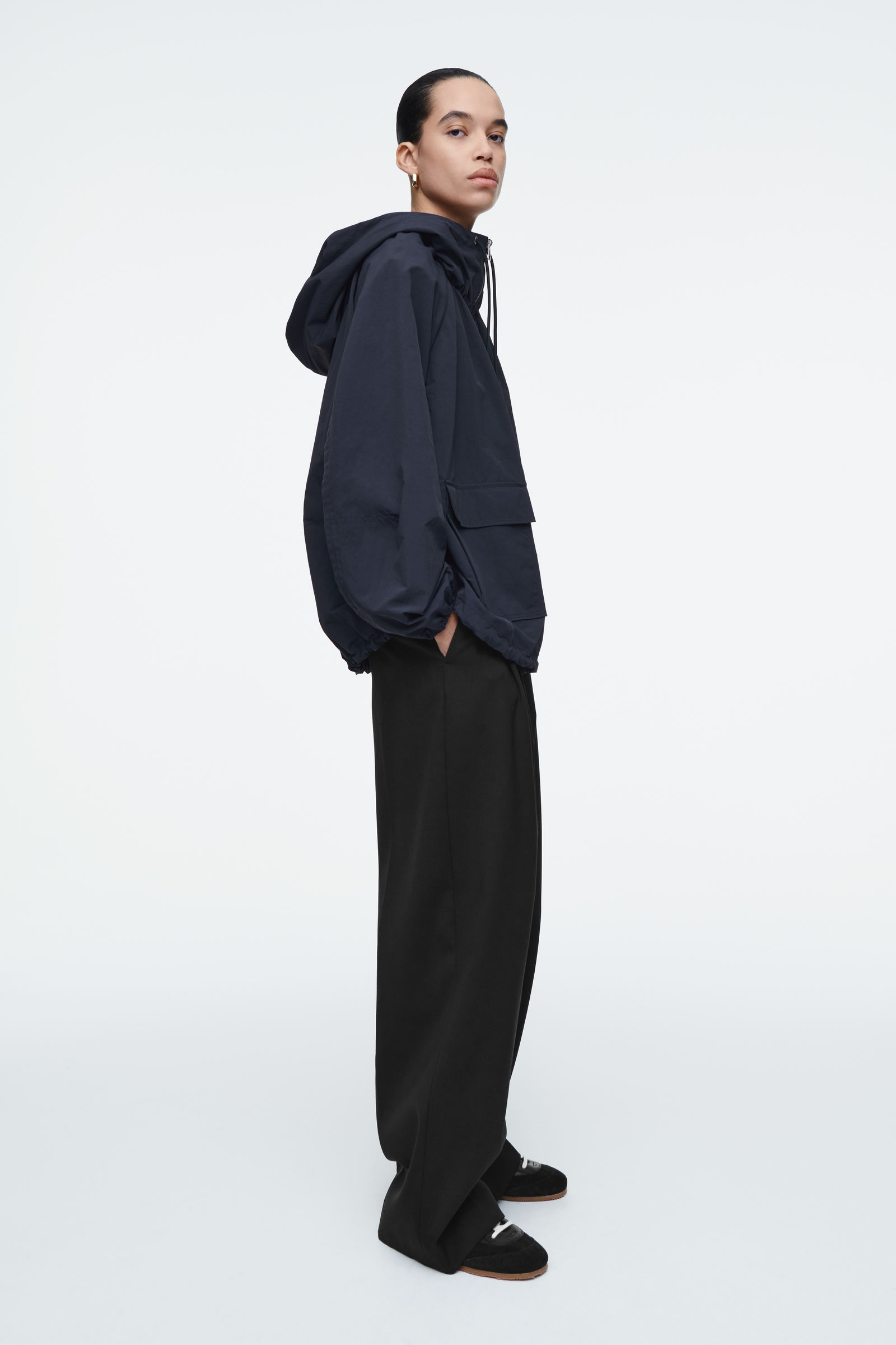 COS オーバーサイズ テクニカル フード付きパーカージャケット TECHNICAL HOODED PARKA JACKET オーバーサイズ テクニカルパーカー