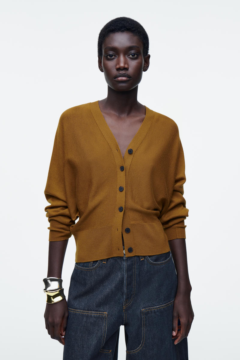 COS バットウィングスリーブ メリノウールカーディガン