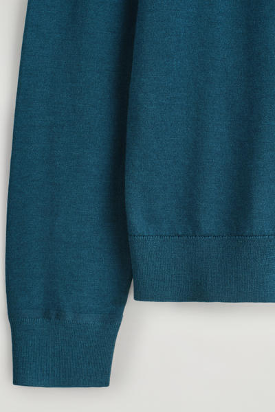 COS メリノウールモックネックセーター