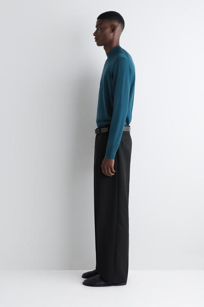 COS メリノウールモックネックセーター