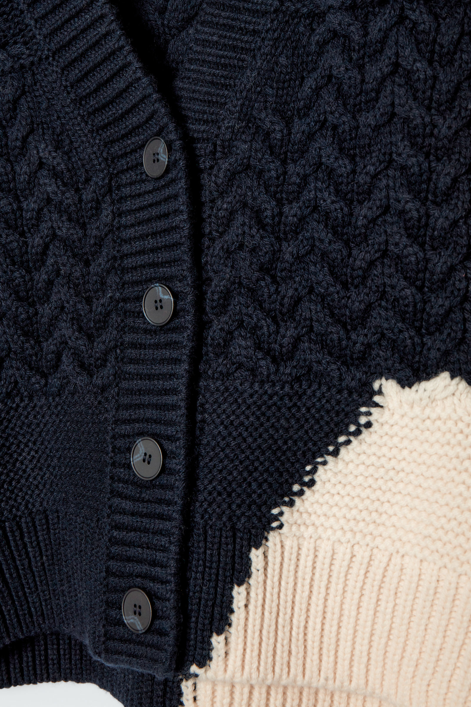 COS コス アブストラクト ケーブル ニット カーディガン ABSTRACT CABLE-KNIT MERINO WOOL CARDIGAN アブストラクト ケーブル