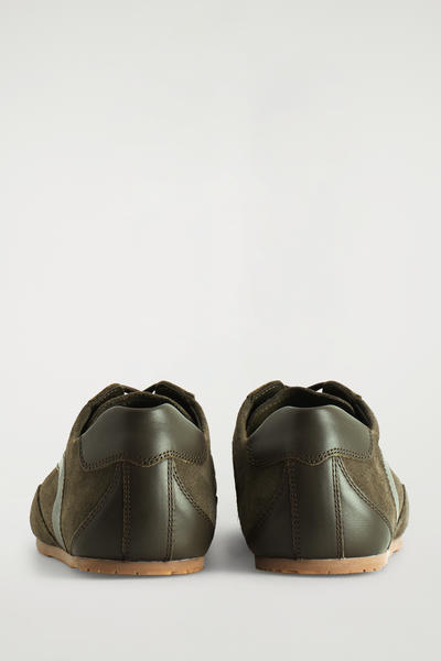 COS ミニマルスエードスニーカー