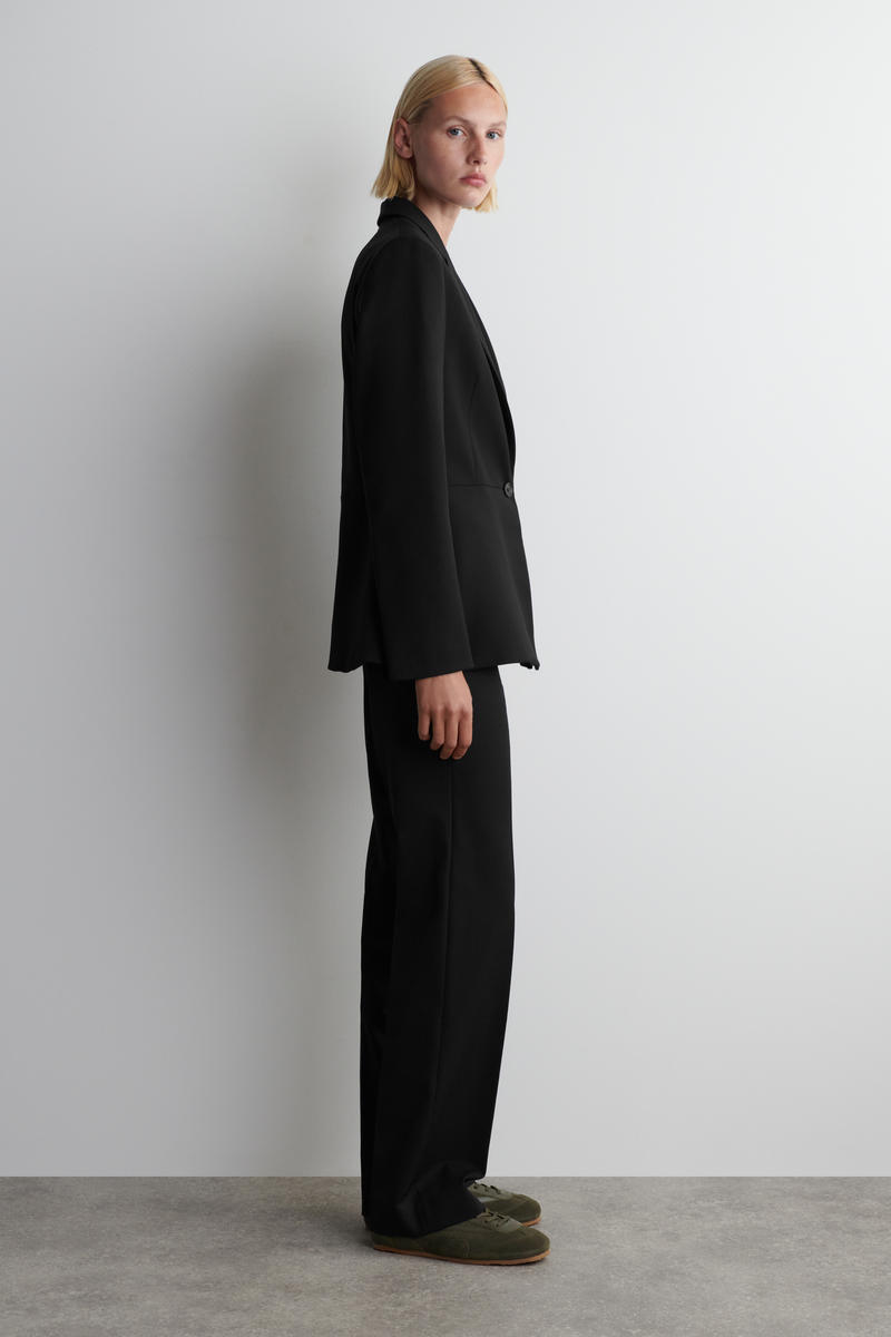 COS ミニマルスエードスニーカー