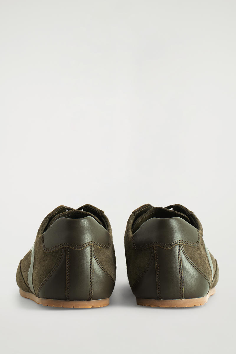 COS ミニマルスエードスニーカー