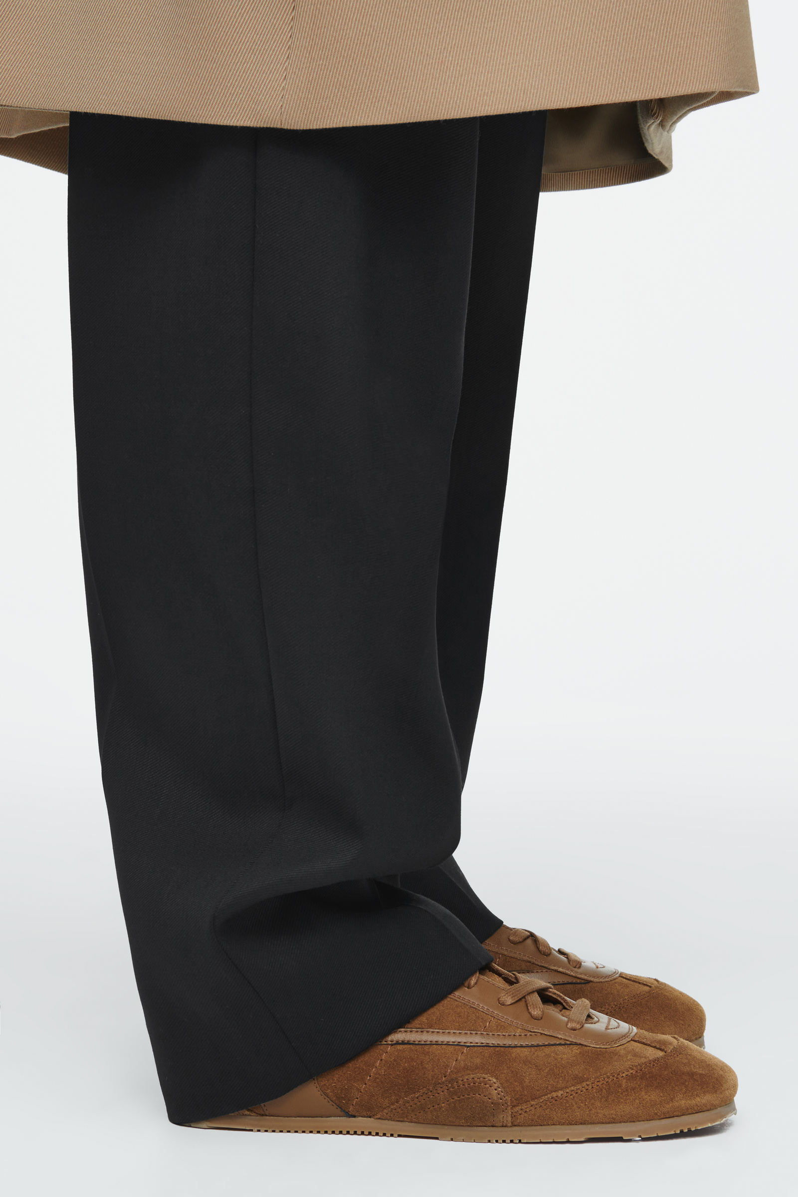 MINIMAL SUEDE TRAINERS ミニマルスエードスニーカー コニャック｜COS