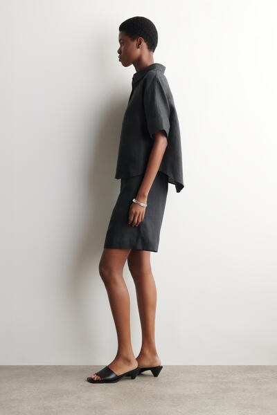 COS テーラード リネンショートパンツ