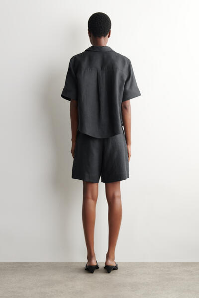 COS テーラード リネンショートパンツ