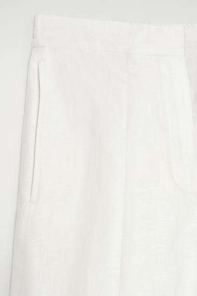 COS リネンショートパンツ