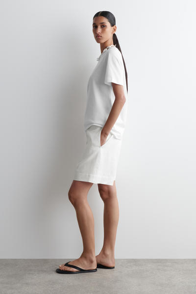 COS リネンショートパンツ