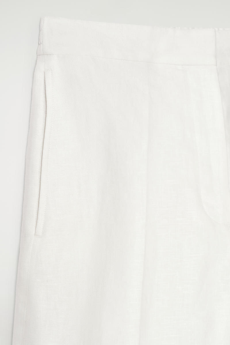 COS リネンショートパンツ