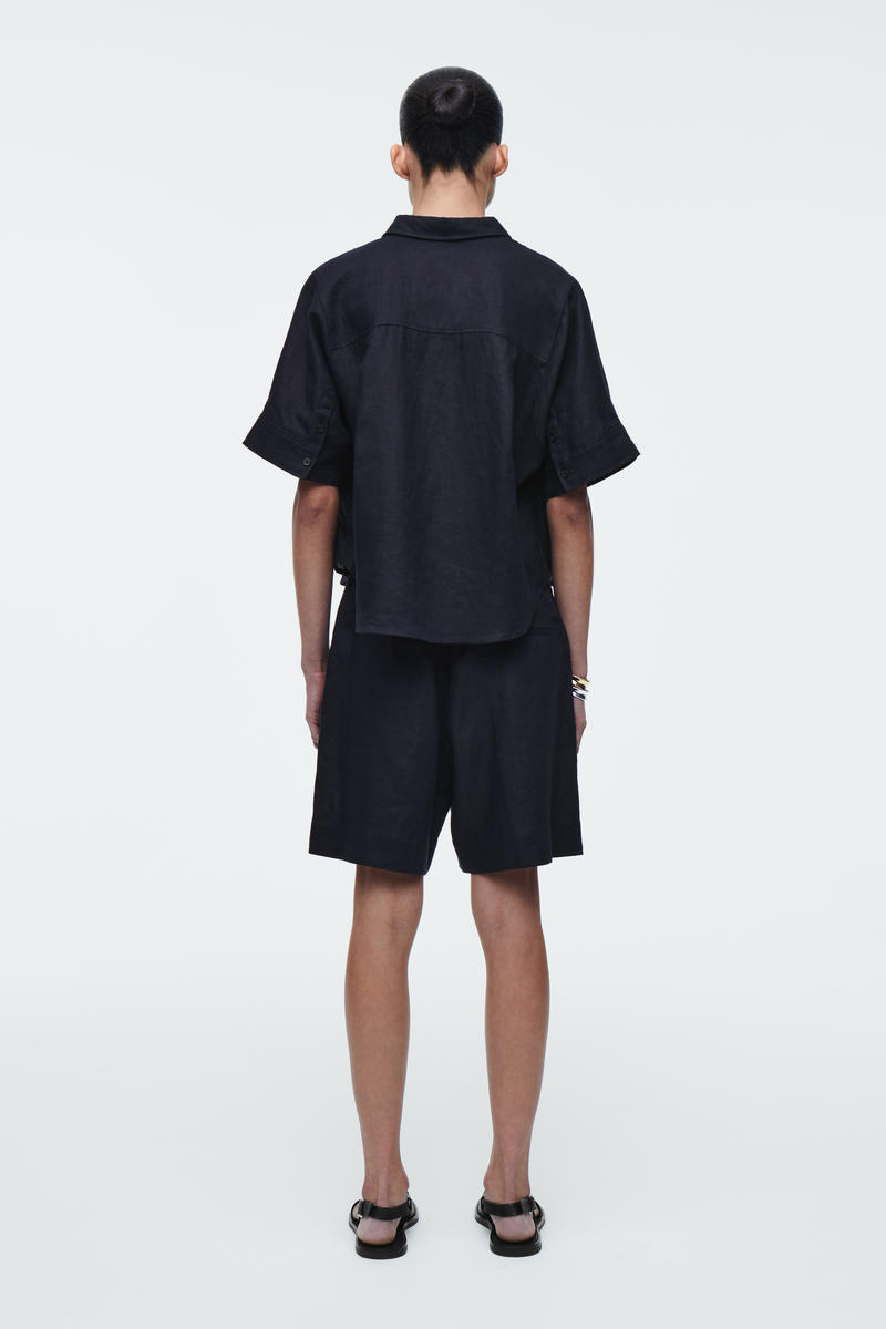 COS リネンショートパンツ