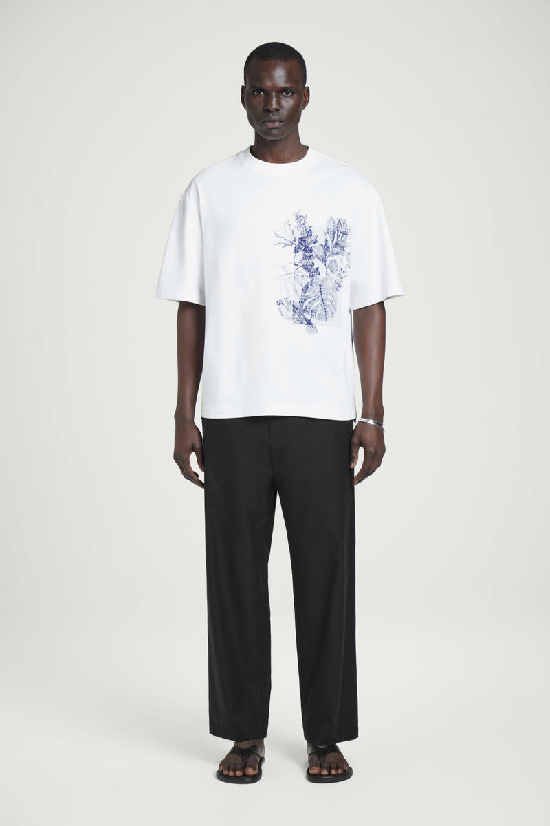 COS オーバーサイズグラフィックTシャツ