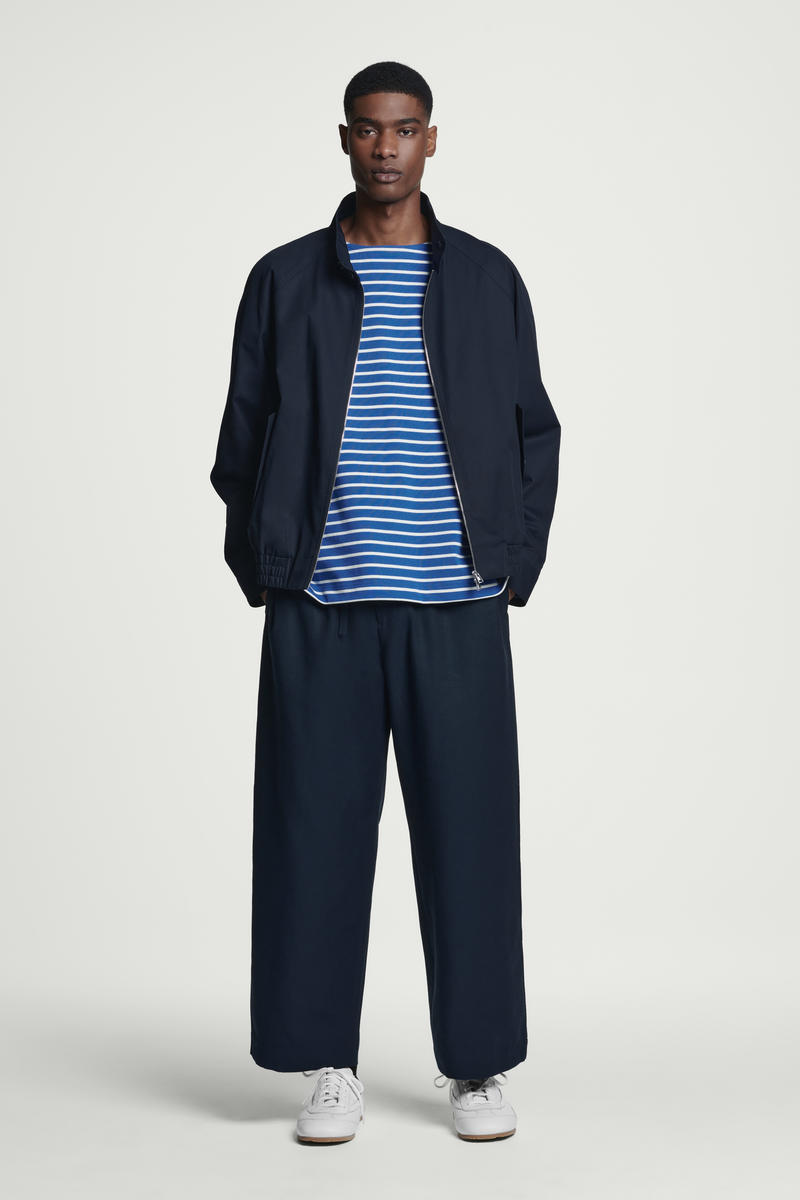 COS オーバーサイズ ストライプボートネックTシャツ