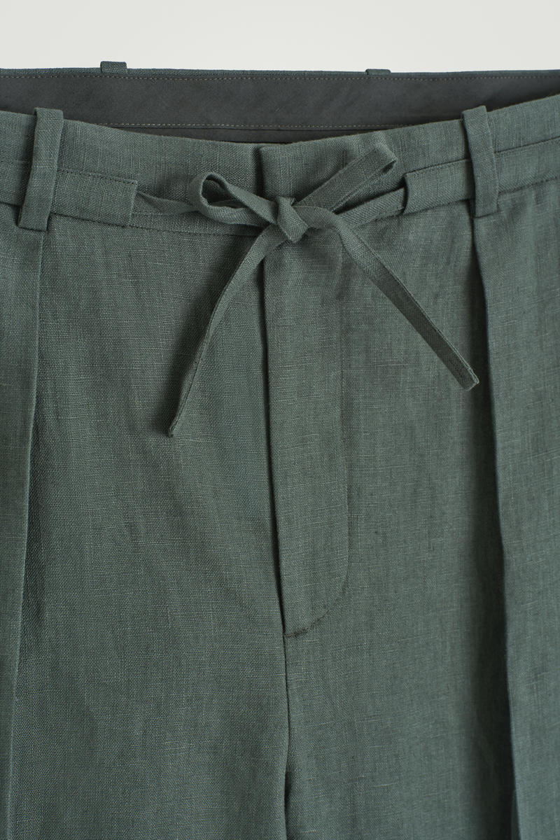 COS テーラードドローストリングリネンショートパンツ