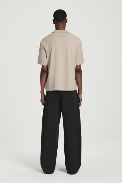 COS パネルリネン ハーフジップポロシャツ