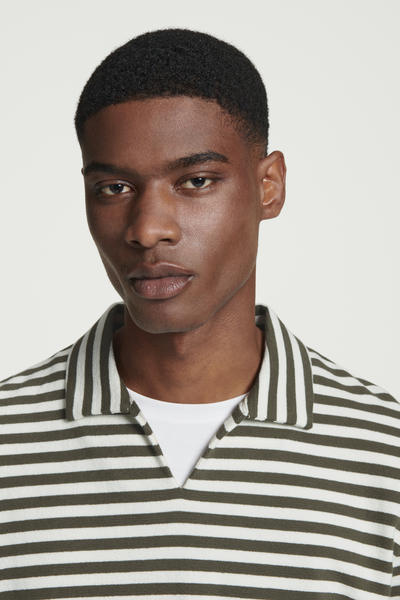 COS オープンカラーストライプテリーポロシャツ