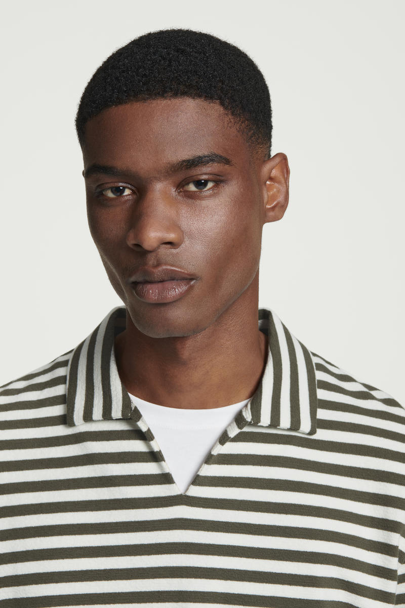 COS オープンカラーストライプテリーポロシャツ