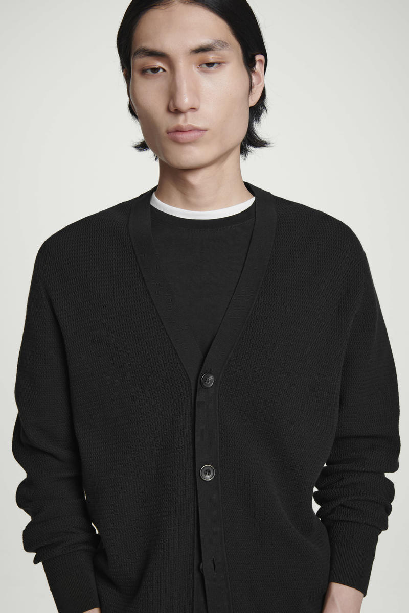 COS コットンニットVネックカーディガン