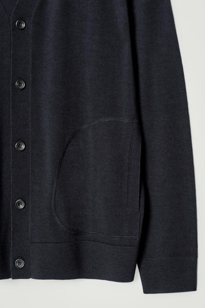 COS メリノウールVネックカーディガン