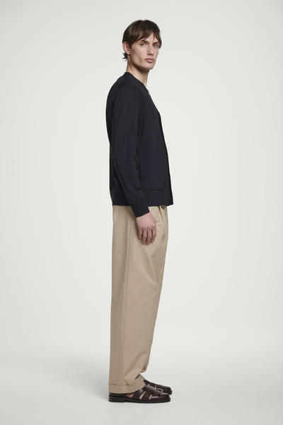 COS メリノウールVネックカーディガン