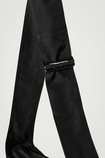 COS ミニクロスボディバッグ - ナイロン